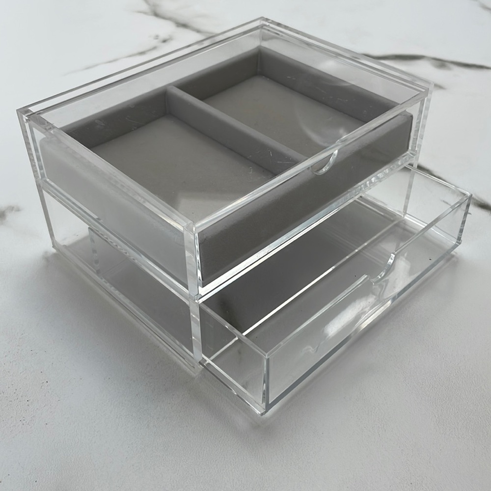 Acrylic jewelry or makeup box